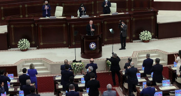 'Aşkımız Bir Yolumuz Bir' Cumhurbaşkanı Erdoğan Azerbaycanlı Şairin Şiirini Okudu! Ayakta Alkışlandı
