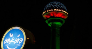 Ankara'da Atakule, Azerbaycan Bayrağı'nın Renkleriyle Aydınlandı