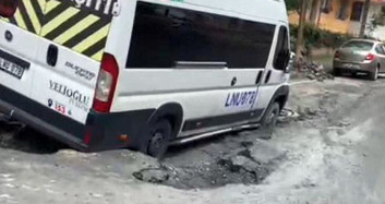 Avcılar’da Yağmur Yolun Çökmesine Neden Oldu