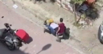 Avcılar'daki Kuryelerin Tekme Tokat Yol Verme Kavgası