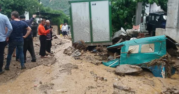 Aydın'da Korkutan Sel! Sağanak Yağmur İle Dereler Taşıp Araçlar Sürüklendi