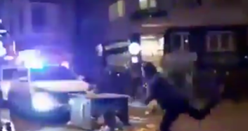 Provokatörler Polis Aracını Taşladı