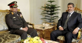 Darbeci Sisi'nin Mursi'ye Bağlılık Yemini Ettiği Anların Görüntüleri Ortaya Çıktı
