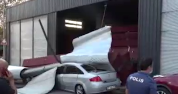 Bisikleti İle Gezerken Tonlarca Demir Üstüne Düştü