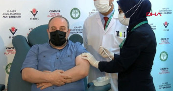 Bakan Mustafa Varank, Yerli Aşının İkinci Dozunu Oldu
