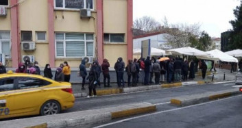 İstanbul'da Coronavirüs Testi Kuyruğu