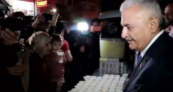 İstanbullular Binali Yıldırım'a Yoğun İlgi Gösteriyor 