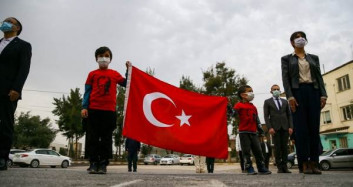 Ülkemizin Dört Bir Yanında Bayrak Töreni