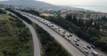 Bayram Tatili İçin Tatile Çıkanlar TEM'de Yoğunluk Oluşmasına Neden Oldu