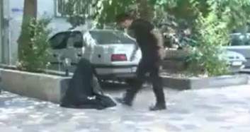Cansız Mankenle Para Toplayan Adam!