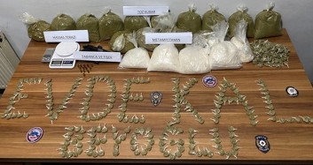 Beyoğlu'nda Uyuşturucu Almak İçin Sıraya Girdiler!