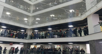 Binlerce insan mahkemeye akın etti! İkinci duruşma gecikmeli başladı: İstanbul'da Eros için adalet aranıyor!