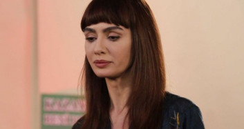 Güzel Oyuncu Birce Akalay Saçlarını Kestirdiği Anları Yayınladı