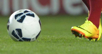Bulgaristan Ligi'nde takım başkanı sahaya girip penaltı atan futbolcuyu değiştirdi!