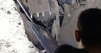 Bursa’da göçük altında kalan genç 8 saat sonra kurtarıldı