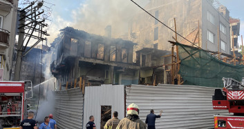 Bursa’da hareketli dakikalar: İki katlı bina bir anda alev aldı