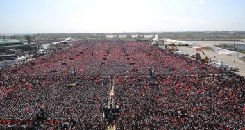 Büyük İstanbul Mitingine Z Kuşağı akın etti: Bu seçim vatan sevgisidir