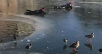 Buz Tutan Gölette Paten Kaymaya Kalkışınca Olanlar Oldu