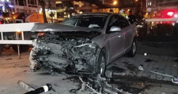 Bağdat Caddesi'nde Bankta Oturan Çifte Araç Çarptı