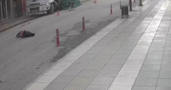 Elazığ'da Bir Vatandaş Deprem Anında Camdan Atladı