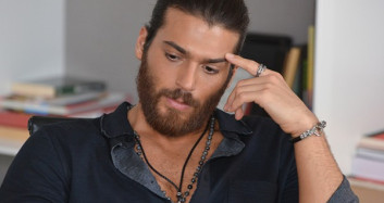 Magazin Muhabiri Can Yaman Yüzünden mi Kovuldu?