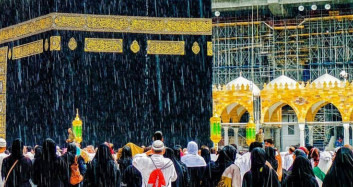 Ceviz Büyüklüğündeki Doluya Rağmen Kabe'yi Tavaf Ettiler