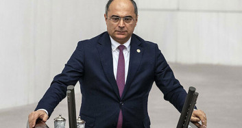 CHP Milletvekili Turan Aydoğan Kendisini Tanımayan Polise Ateş Püskürdü