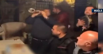 CHP'li Belediyenin Alkollü Şarkılı 18 Mart Etkinliği