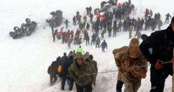 Van'daki Kurtarma Anlarından En Sıcak Görüntüler 