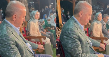 Cumhurbaşkanı Erdoğan Annesine Okuduğu Şiiri Duyunca Gözyaşlarına Hakim Olamadı