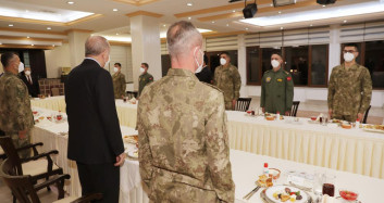 Cumhurbaşkanı Erdoğan, İftarını Askerlerle Beraber Yaptı