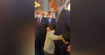 Cumhurbaşkanı Erdoğan'ı Torunları, Dedelerini Görünce Koşarak Sarıldı