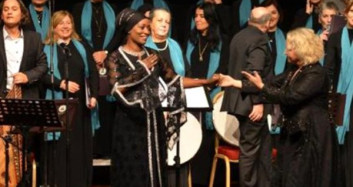 Della Miles, Mevlana'yı Anma Etkinliğinde İlahi Söyledi