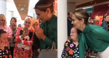 Demet Akalın, Down Sendromlu Hayranını Murat Boz ile Telefonla Konuşturdu