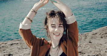 Demet Evgar Şarkı Söylediği Anları Instagram'dan Paylaştı