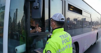 Trafik Polislerinden Toplu Ulaşım Araçlarında Koronavirüs Denetimi