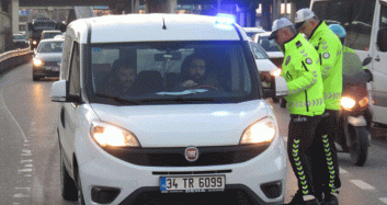 İstanbul'da Emniyet Şeridi Ve Çakar Kontrolleri