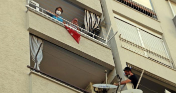 Dikkatli Komşu Eve Giren Sineklerden Şüphelendi