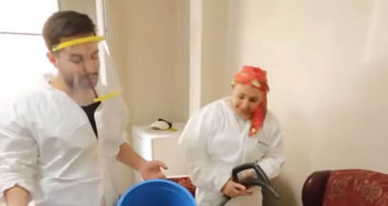 Dış Ses Kadir'i Dövdü