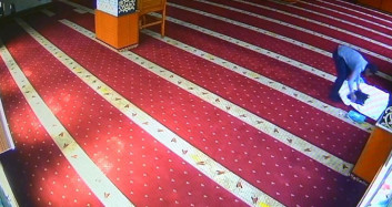 Diyarbakır'da 'Pes' Dedirten Hırsızlık! Camiye Girdi, Ses Cihazını Kefene Sarıp Çaldı