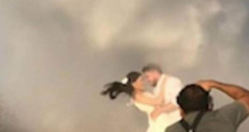 Brezilya'da Gelin ve Damadın Üzerine Bir Uçak Dolusu Su Döküldü