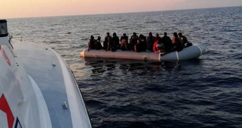 Yunanistan'ın Düzensiz Göçmenleri İttiği Görüntülendi
