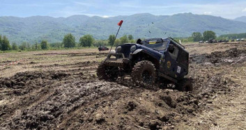 Düzce'de off-road yarışları renkli görüntülere sahne oldu
