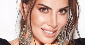 Ebru Yaşar, Instagram'da Konser Verdi