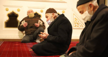 Elazığ’lı Amcanın Sabah Namazına Kavuşma Sevinci