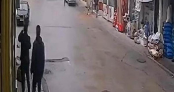 Dükkanın Tentesini Sokak Köpeğini Korumak İçin Açtı!