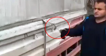 Engelli Gence Eşek Şakası! Hiç Utanmamışlar!