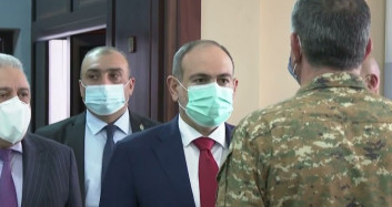 Ermenistan'da Gerilim Arttı: Savcılık Binası Önünde Protesto