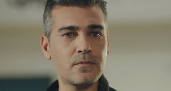 Ertan Firuze'ye Aşık Olur