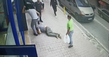 Esenyurt'ta Çocuklardan Zorla Para İstedi! Meydan Dayağı Yedi